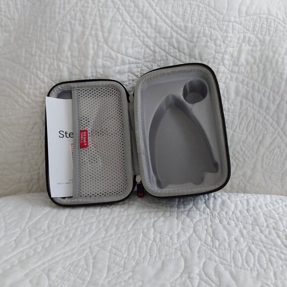 Steamfast SF-720 Mini Travel Steam Iron with Hermitshell Hard Travel Case - Picture 2 of 11